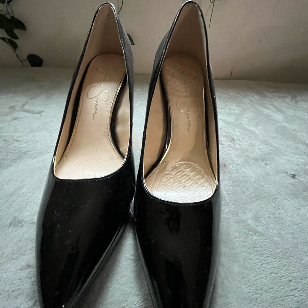 black Jessica Simpson heels 🖤